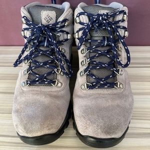 COLUMBIA HIKING BOOT - MENS SIZE 9